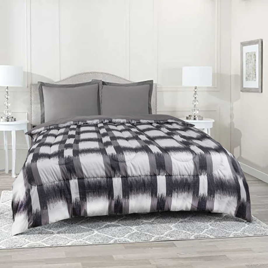 Black and white square static print comforter, double