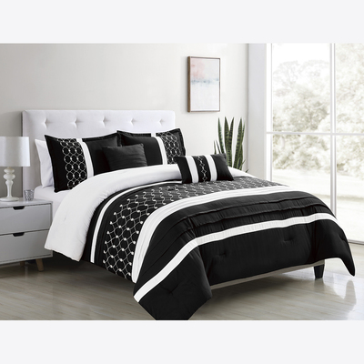 Embroidered comforter set, 5 pcs - Black trellis