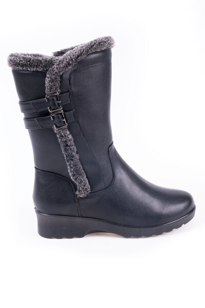 Faux fur lined snow boots with ice grips