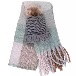 Hat with pompom and cozy scarf with fringes set