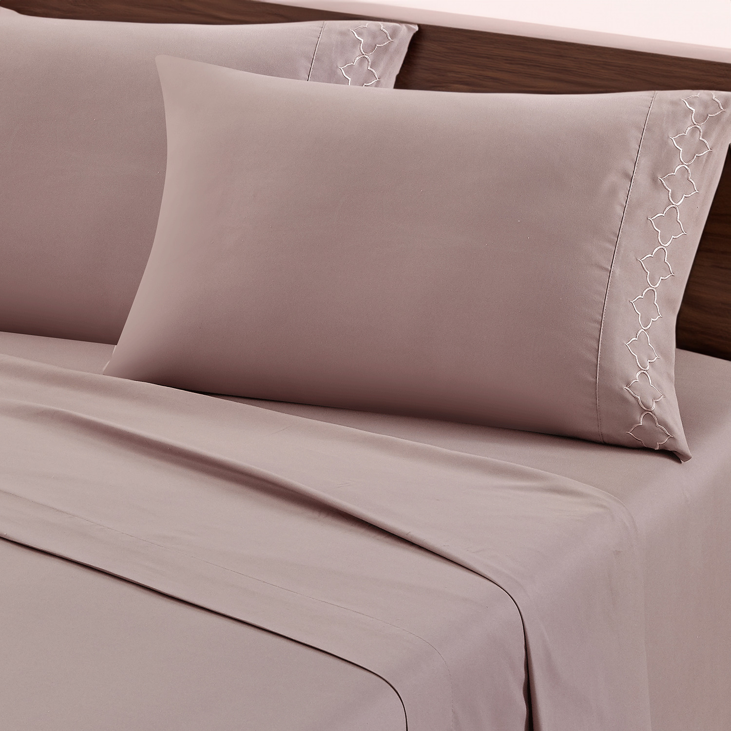NAZR&Eacute; Collection - Solid sheet set with embroidered trim