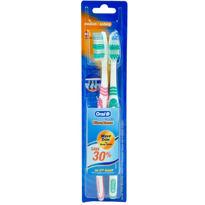 Oral-B - Classic Ultra Clean medium toothbrushes, pk. of 2