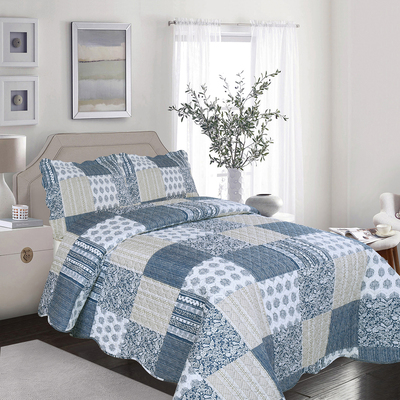 Scalloped edge quilt set - Patchwork of patterns
