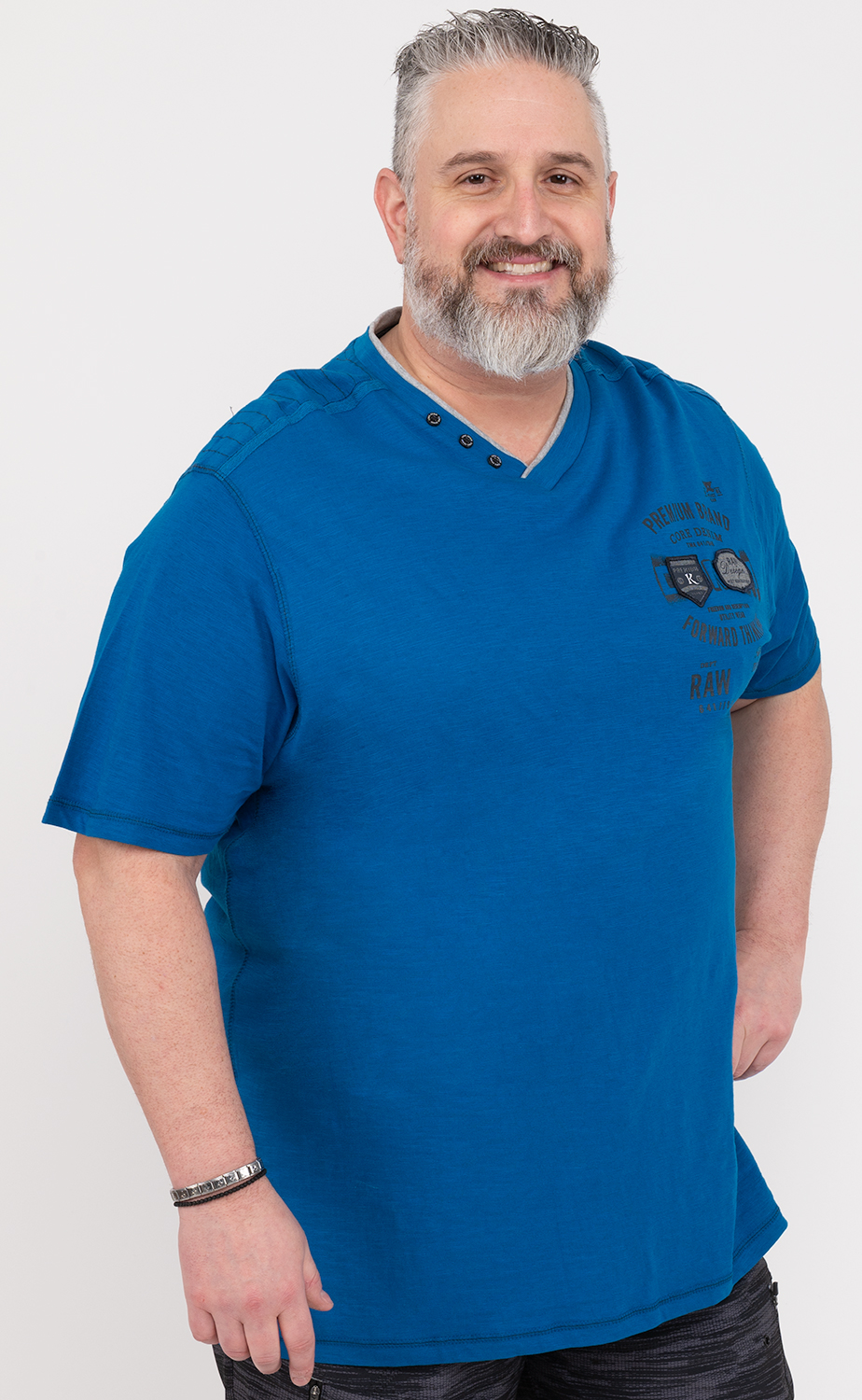 Short sleeve printed t-shirt with embroidered patches - Blue - Plus Size