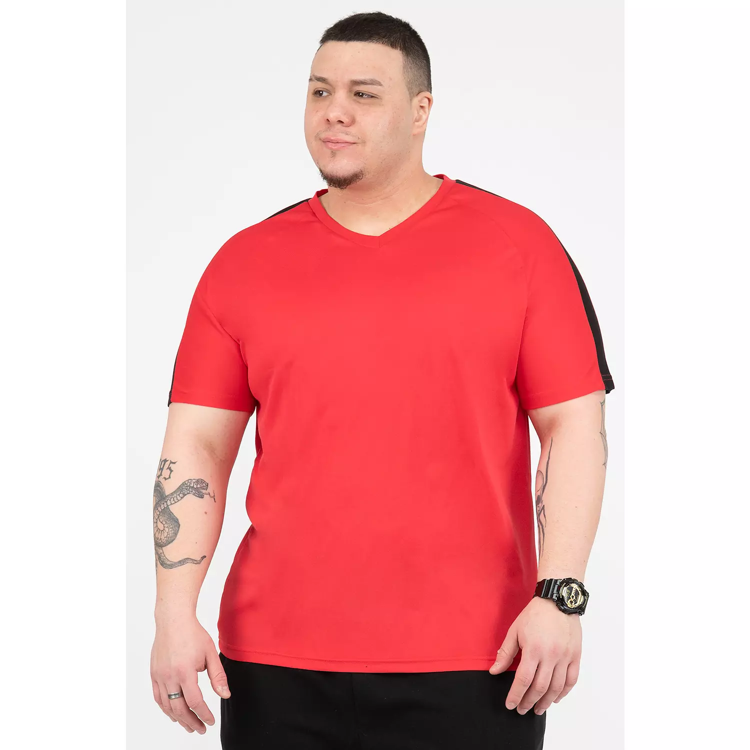 T-shirt actif bicolore avec col en V - Rouge avec accents noirs - Taille plus