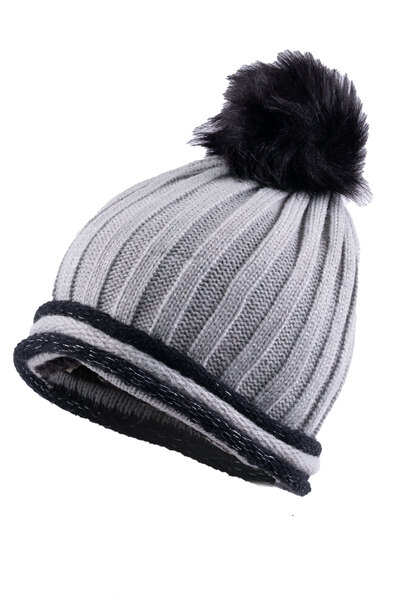 Two-tone stretch knit toque with contrast design on brim