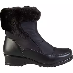 Women's snow boots with faux fur lining and ice grip
